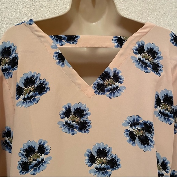 Loft Women’s Floral Blouse Roll Tab Sleeves Size L Peachy Pink Vneck - Picture 7 of 8